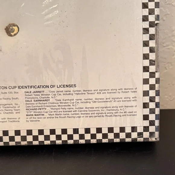 Sun Time Racing Quartz Clock with Dale Earnhardt and Richard Petty - Picture 6 of 6